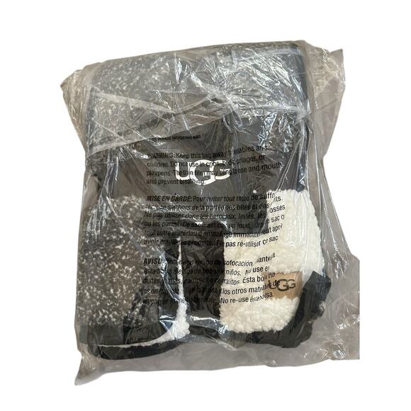 UGG Melange Sherpa Throw 50" x 70" Color: Off Black New - Picture 3 of 5